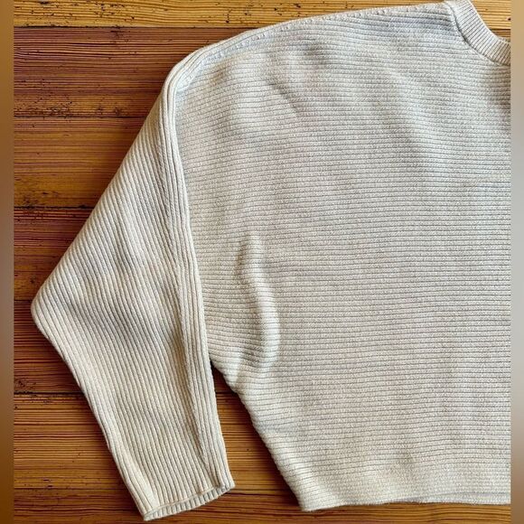 H&M cropped textured knit dolman sleeve sweater. Size S. - Picture 4 of 8